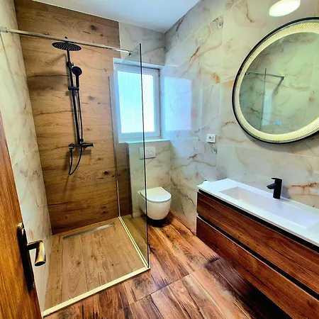 Apartman With Private Wellness Maovice